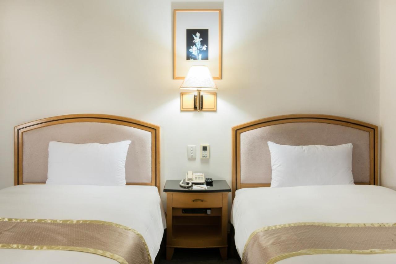 高雄鴻騰酒店 HOMETEL Hotel Kaohsiung Exterior foto