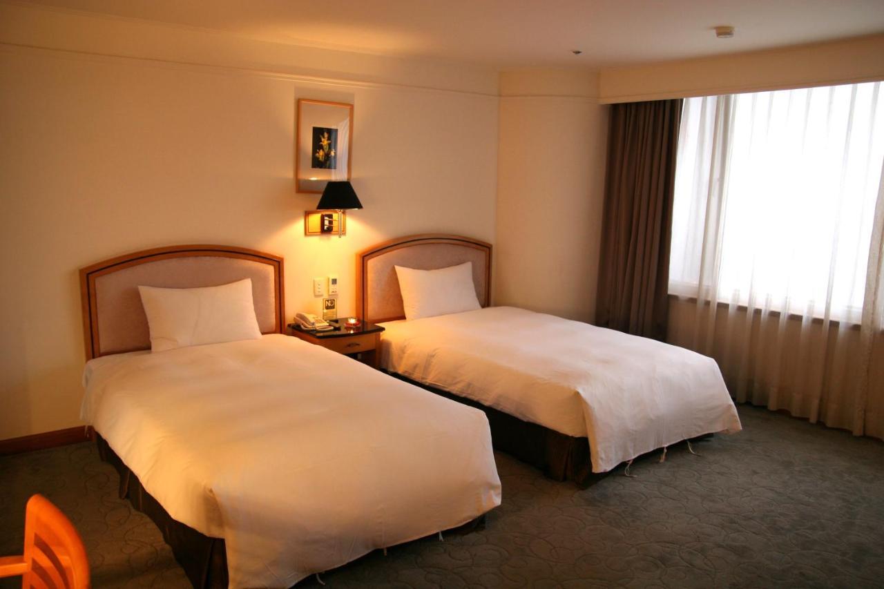 高雄鴻騰酒店 HOMETEL Hotel Kaohsiung Exterior foto